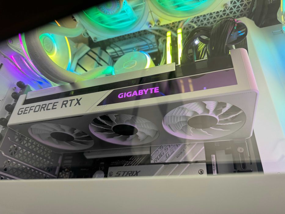 RTX 3070 White Vision OC 8GB Gigabyte - Perfeita