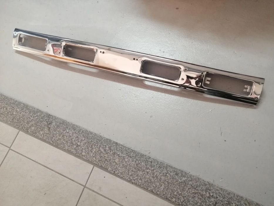 Centro Parachoques frente Datsun Nissan Pickup 720 5V 1983 a 1986