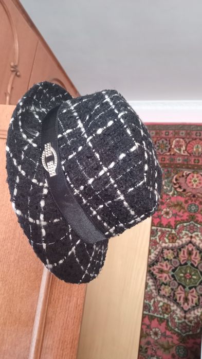 Капелюх жіночий.