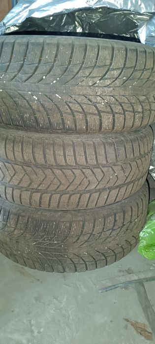 резина зимняя 235/55 R17