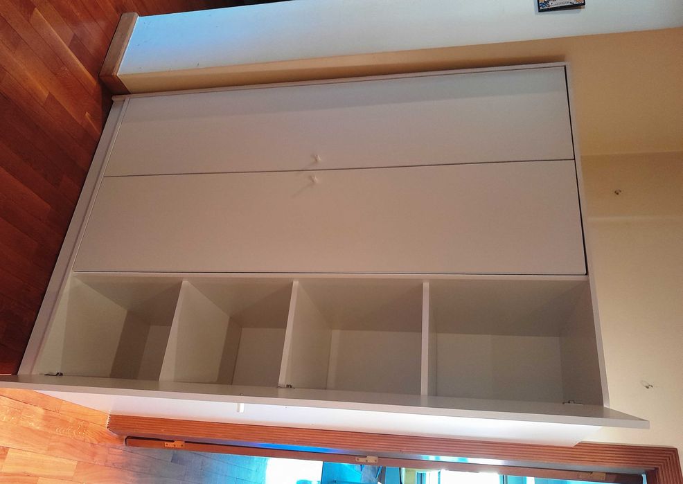 Armário IKEA 3 portas em ótimo estado