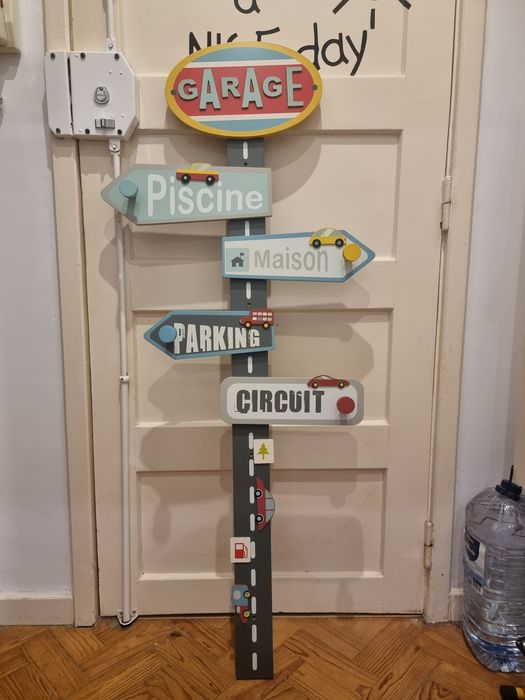 Cabide para quarto de menino