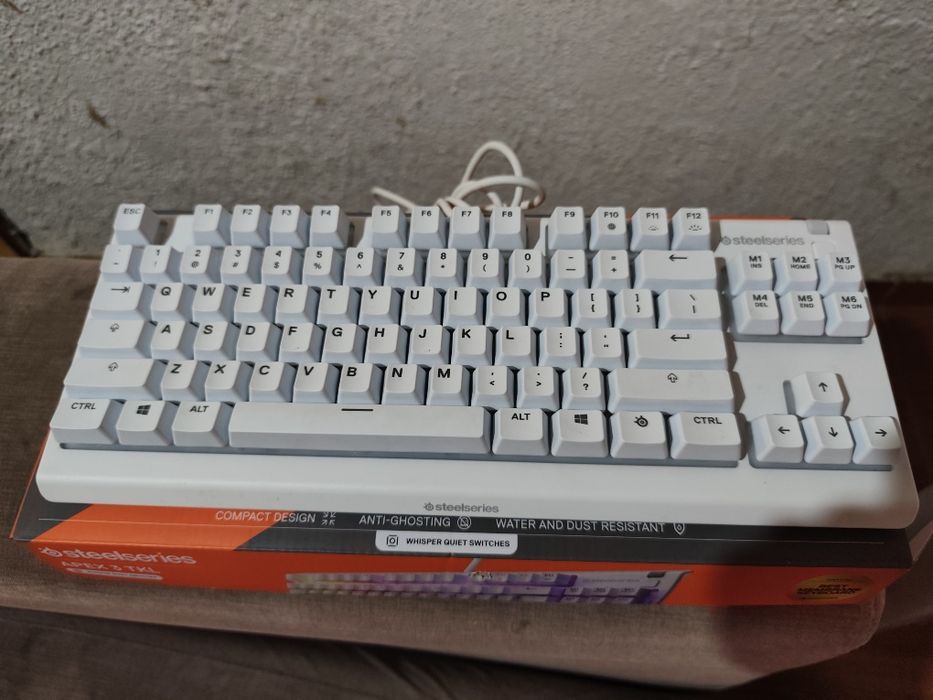Ecrã aoc gaming e teclado steelseries