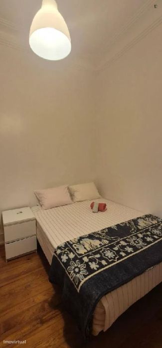 Quarto - localizado em Arroios Lisbon
