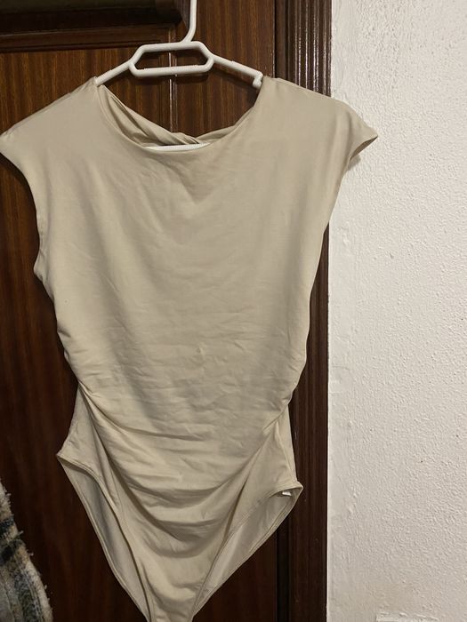 Body com costas abertas