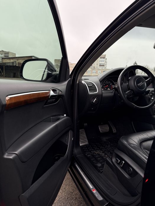 Продаж авто Ауді Q7