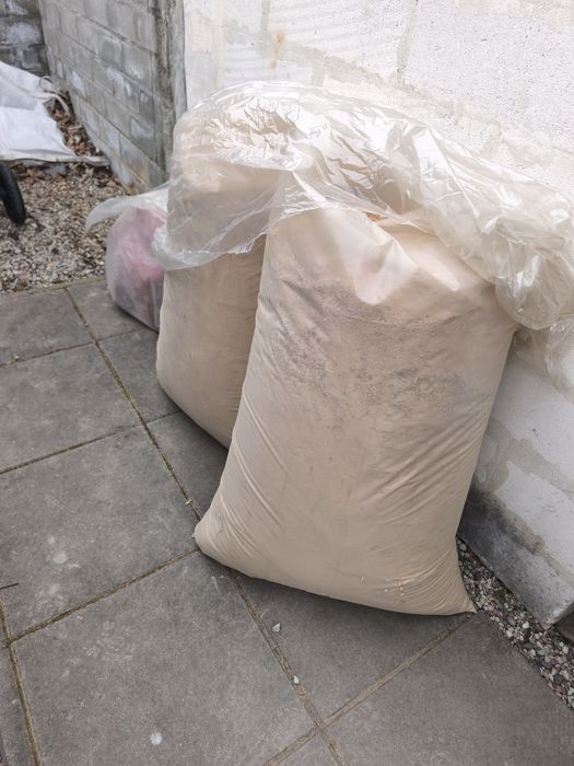 Trociny dębowe , wióry drewniane