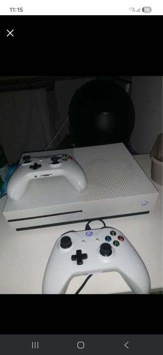 XBOX ONE 1 TERA DE MEMORIA + 1 comando