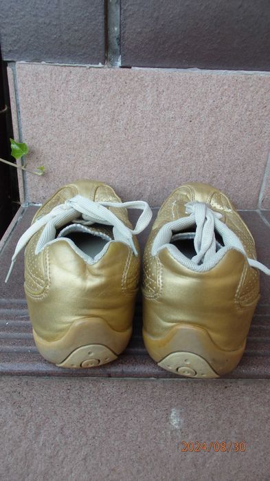 Buty sportowe firmy NowOn rozmiar 39.