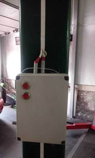 Podnośnik dwukolumnowy śrubowy