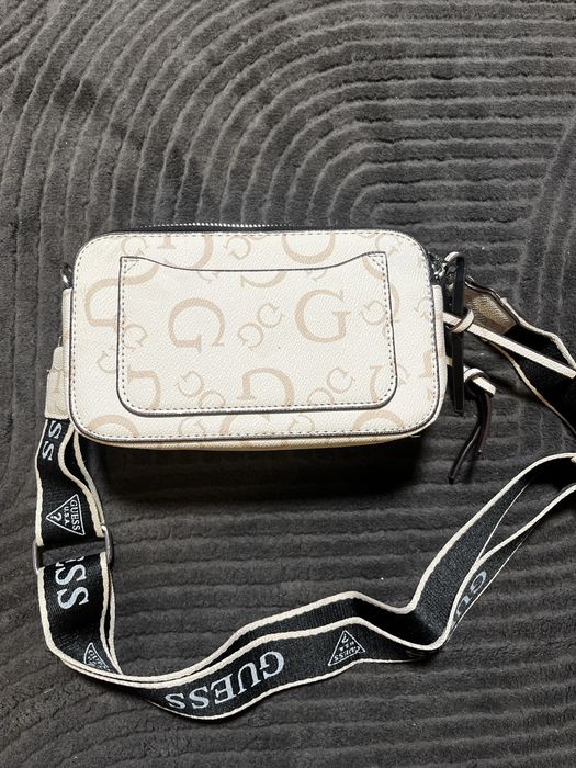 Torebka Nerka Guess Kremowa z Czarnym Pasem - Nowa z Metką