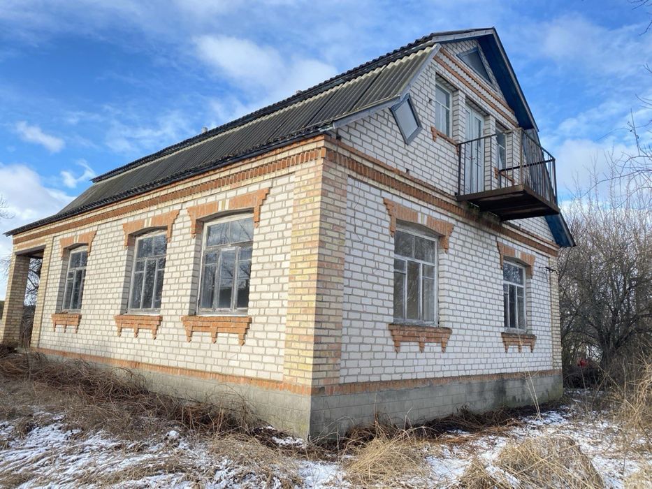 Продам гарний будинок в мальовничому селі