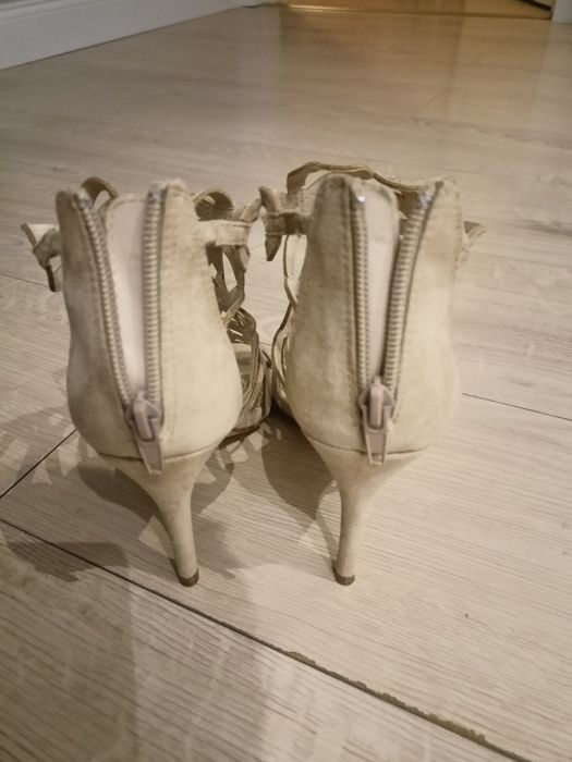 Szpilki, buty na obcasie Bata rozm.36