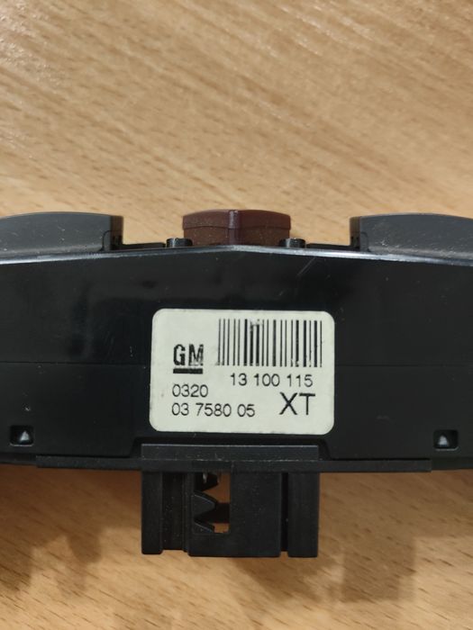 Opel Zafira B panel środkowy, ramka, nawiew, 5 przycisków