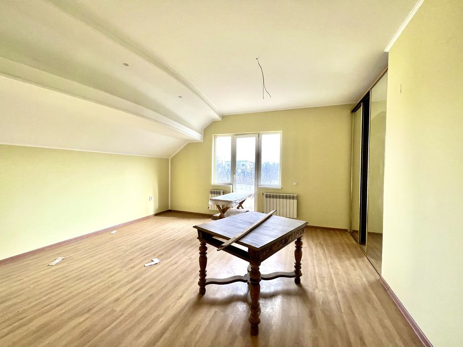 Котедж за вигідною ціною в хорошому районі міста, 80% готовності