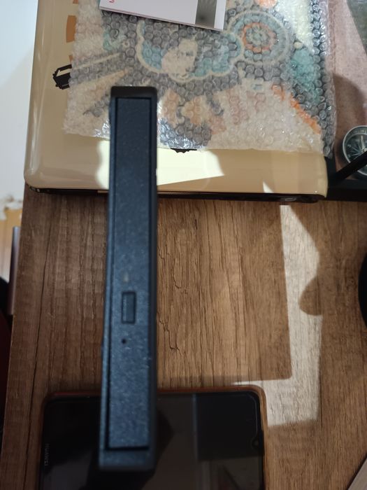 Vendo exterior bvd novo preto bom estado para computador e a televisão
