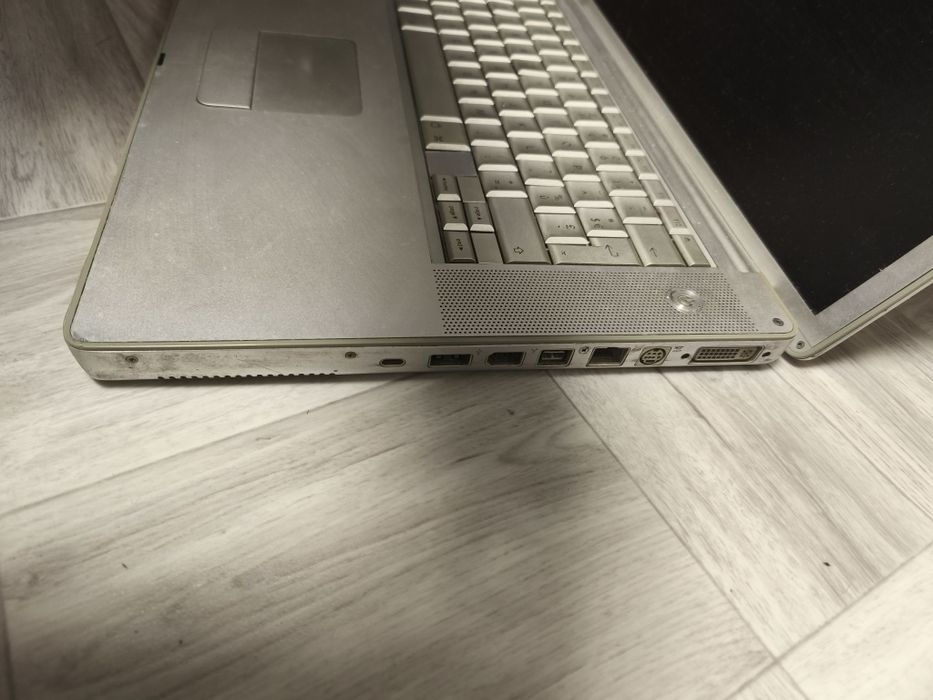 Apple PowerBook G4
Комп'ютер