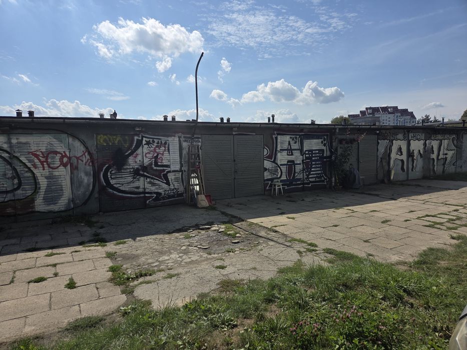 Garaż 17 m² z własną KW – Bronowice, ul. Złoty Róg | 150 000 zł
