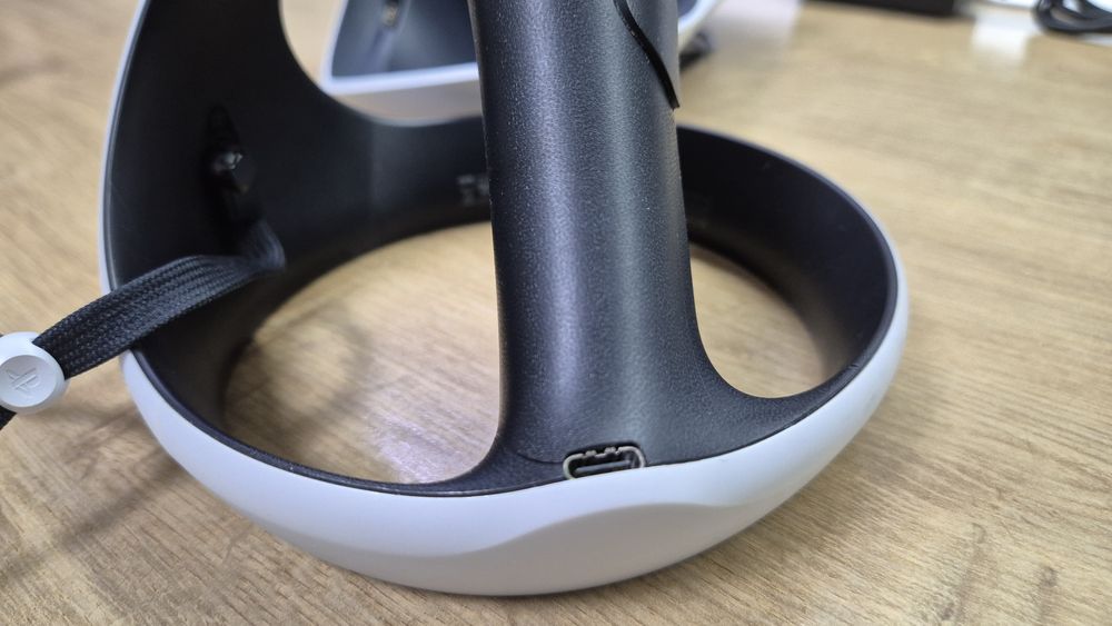 Шолом Sony PlayStation VR2 + док станція для контроллерів

VR2 + Зарядна станція для кон