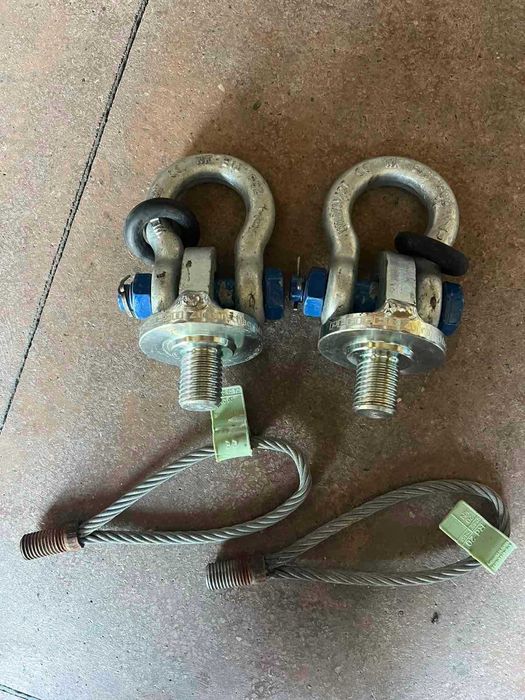 Гаки, завіси металічні