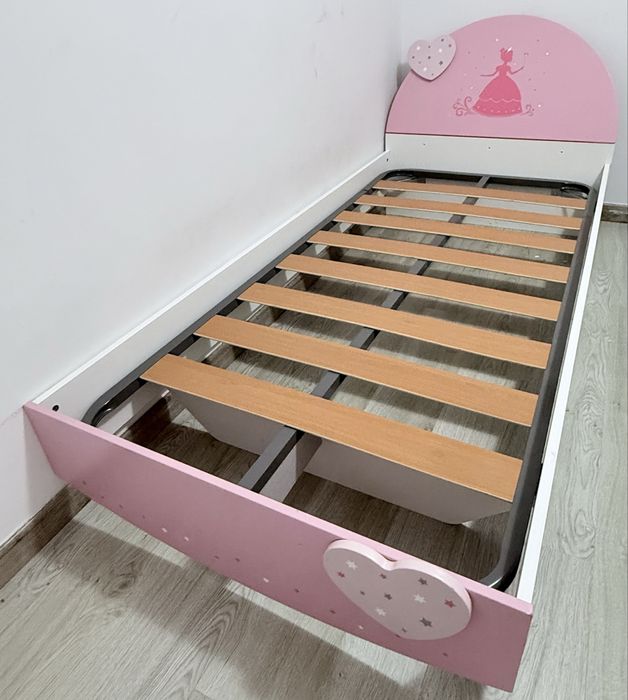 Cama de criança com colchão