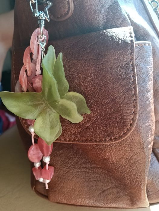 Bag charm artesanal borboleta