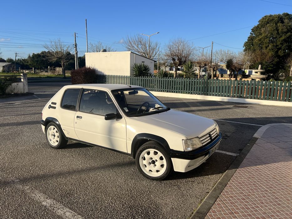 Vendo 205 xad 1.8d e outro igual para pecas mas tambem esta andar