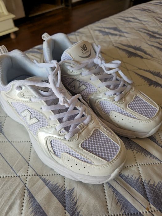Sapatilhas brancas/creme