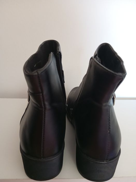 Botas pretas tamanho 36