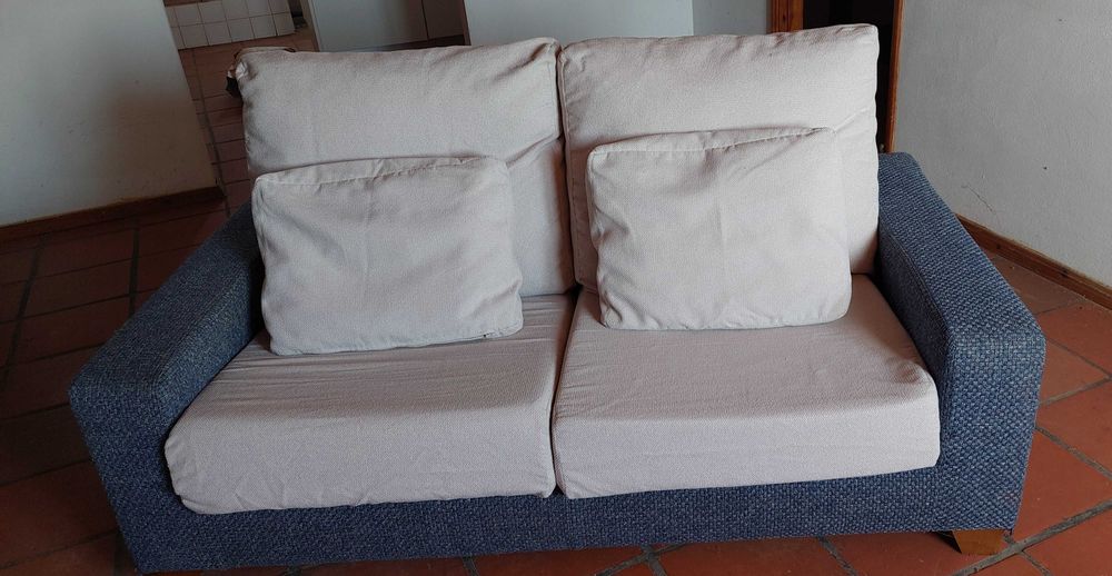 Sofá elegante 3 lugares