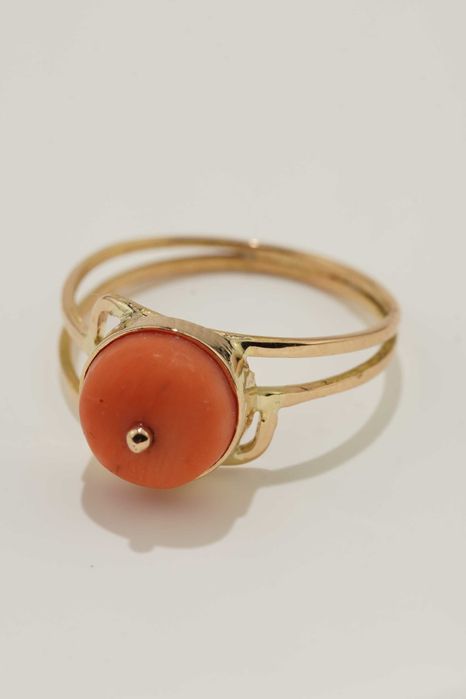 Złoty pierścionek z Koralem 14k 2.57g