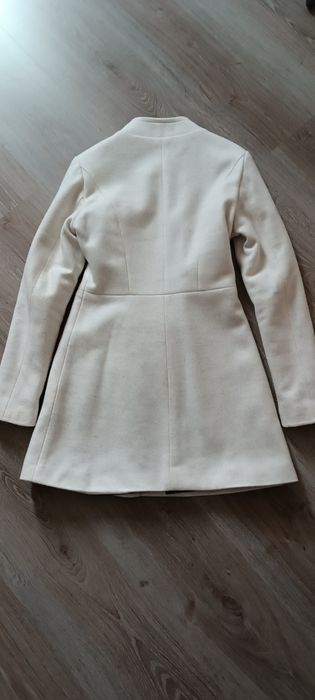 Kremowy płaszcz rozmiar 34