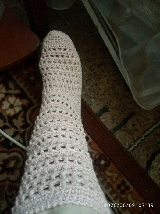Красивые вязанные летние сапожки.