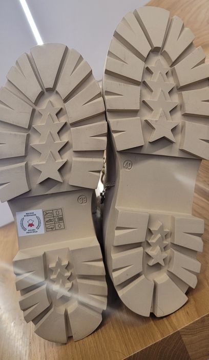 Śniegowce trapery skórzane beżowe z futerkiem  r. 39/40 nowe