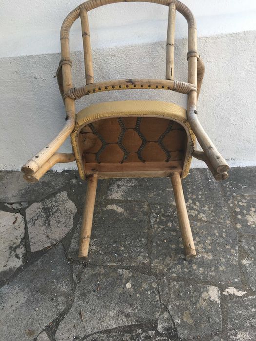 Cadeira de Bambu e par de  taças em latão