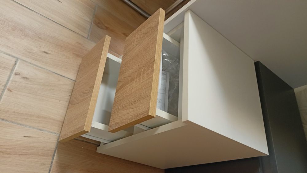 Тумба тумбочка тумби безкоштовна дотавка
Є 10 штук

дерев'яні тумбочки