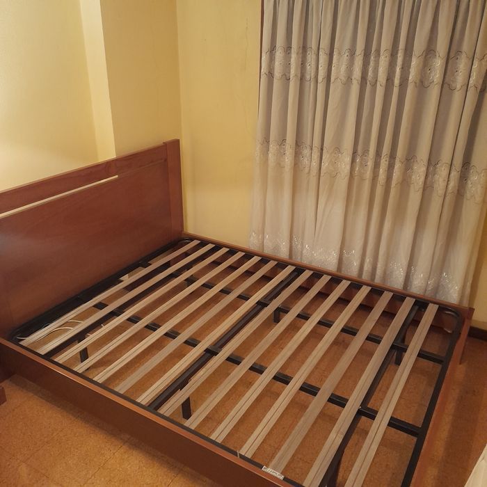 Cama de casal em perfeito estado