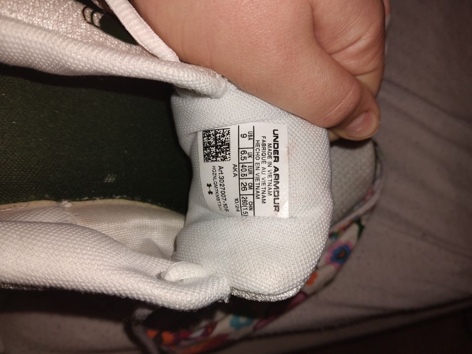 Buty sportowe i Under Armour Charged Surge 4