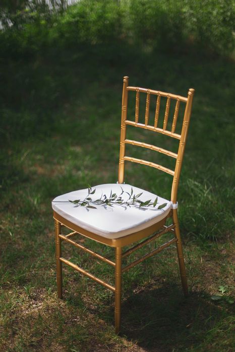 Krzesła chiavari, złote krzesła na wesele, Wypożyczalnia