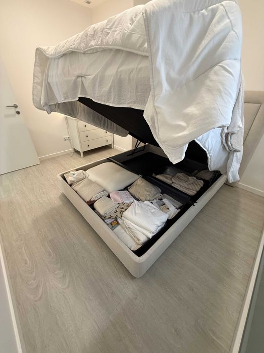 Cama Queen Size (2,00m x 1,60m) com cabeceira e colchao mola ensacada