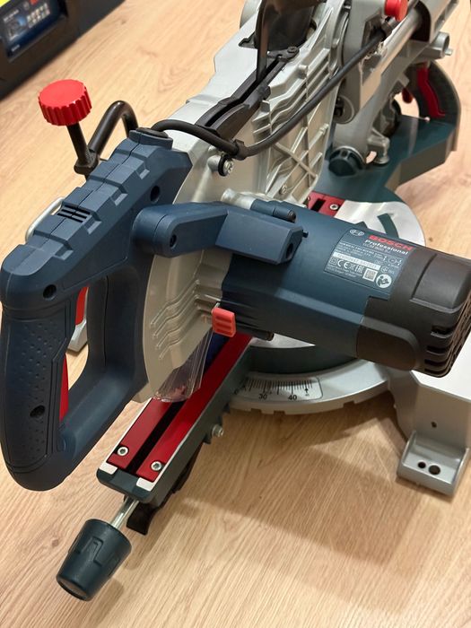 Serra de esquadria Bosch Professional GCM 800 SJ (216 mm)