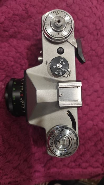 Зеркальный фотоаппарат Зенит Е