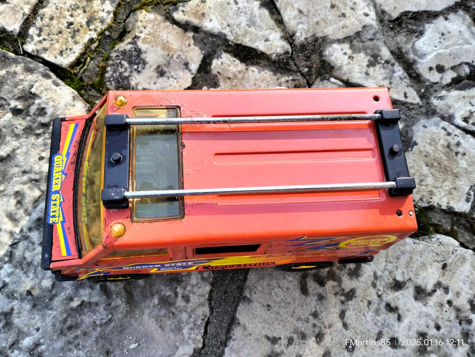 Miniatura antiga em Chapa e plastico Gozan