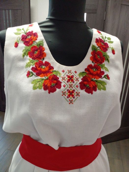 Ручна вишивка, плаття