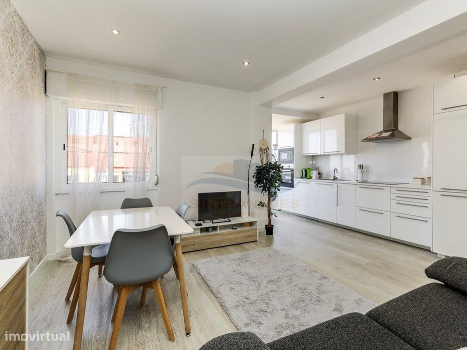 Excelente apartamento T2 remodelado recentemente e com vista soberb... — Mina De Água, Lisboa