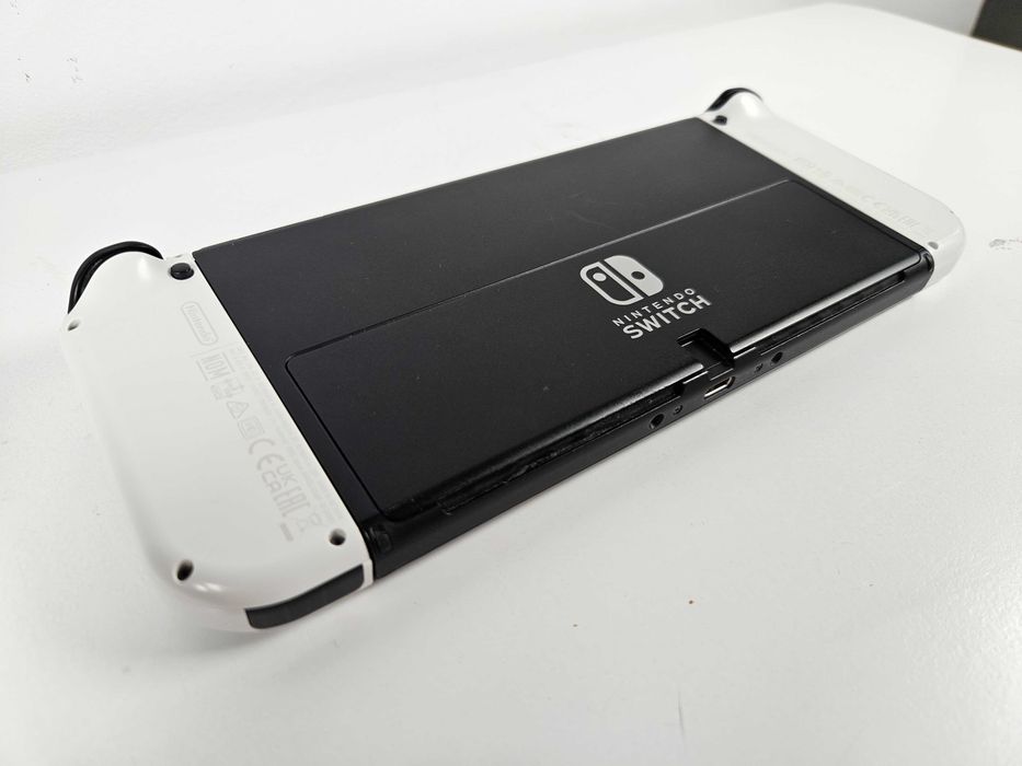 Nintendo Switch OLED biały – kompletny zestaw z grą DreamWorks