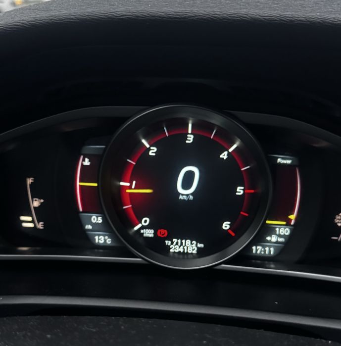 Volvo V40 R-Design 2013 — photo 2