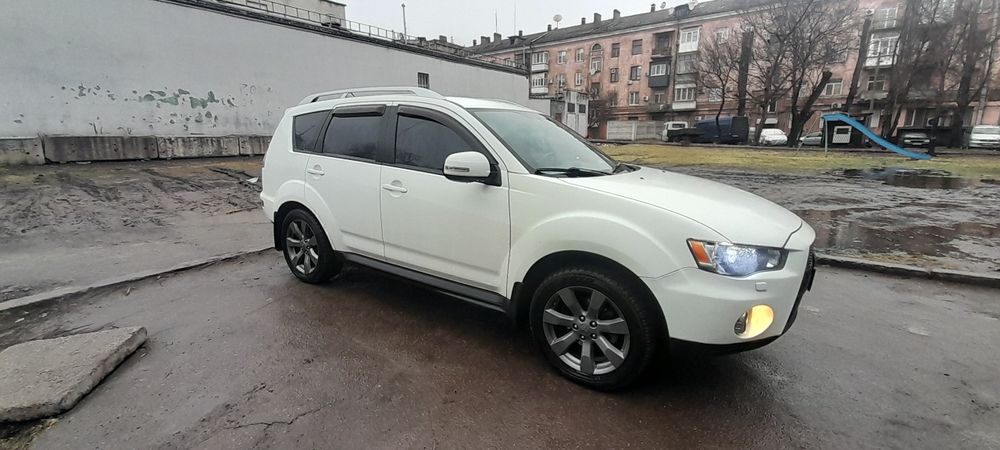 Mitsubishi оутлендр хІ
