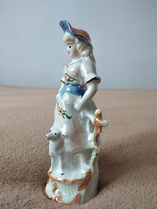 Figurka porcelanowa pasterki