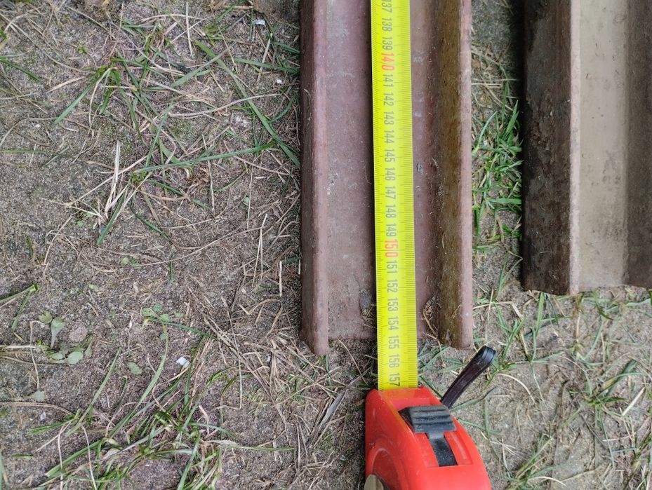 Продам тиски тяжкі. куски швелера ,труба профільна ,кругляк